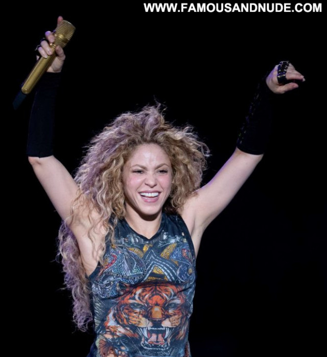 Shakira No Source Paparazzi Babe Posing Hot Beautiful Concert