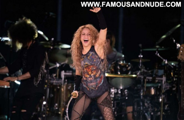 Shakira No Source Babe Concert Paparazzi Beautiful Posing Hot