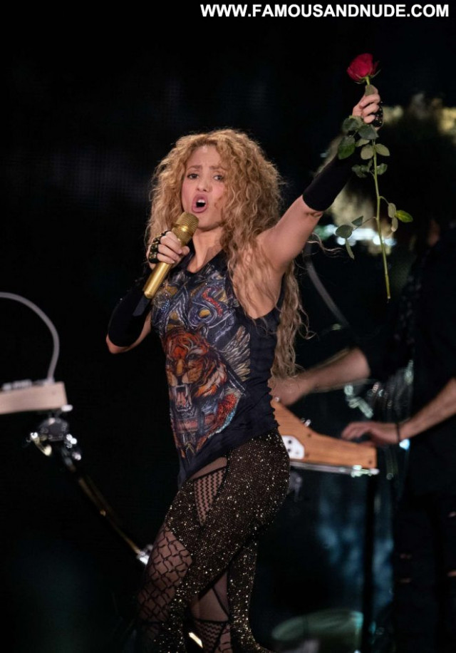 Shakira No Source  Posing Hot Concert Paparazzi Celebrity Babe