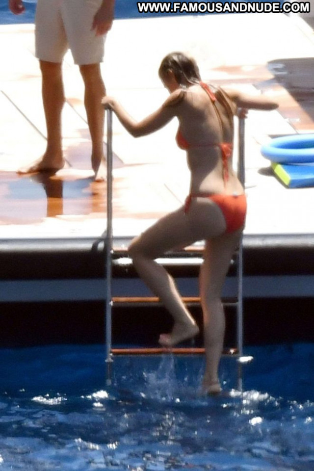 Gwyneth Paltrow No Source Orange Posing Hot Celebrity Paparazzi