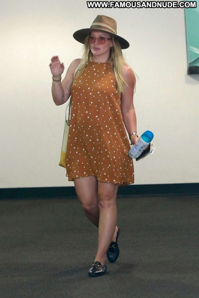 Hilary Duff Beverly Hills Paparazzi Beautiful Babe Posing Hot