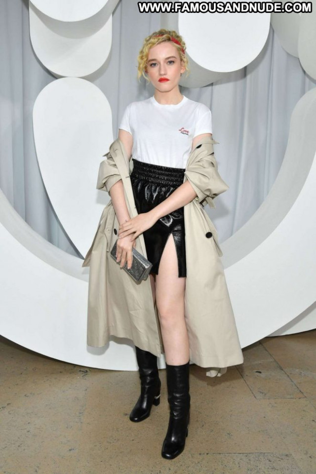 Julia Garner Fashion Show Posing Hot Celebrity Fashion Beautiful