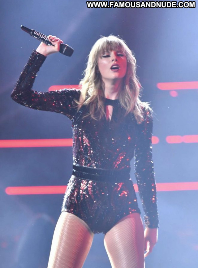Taylor Swift American Music Awards Awards Posing Hot American