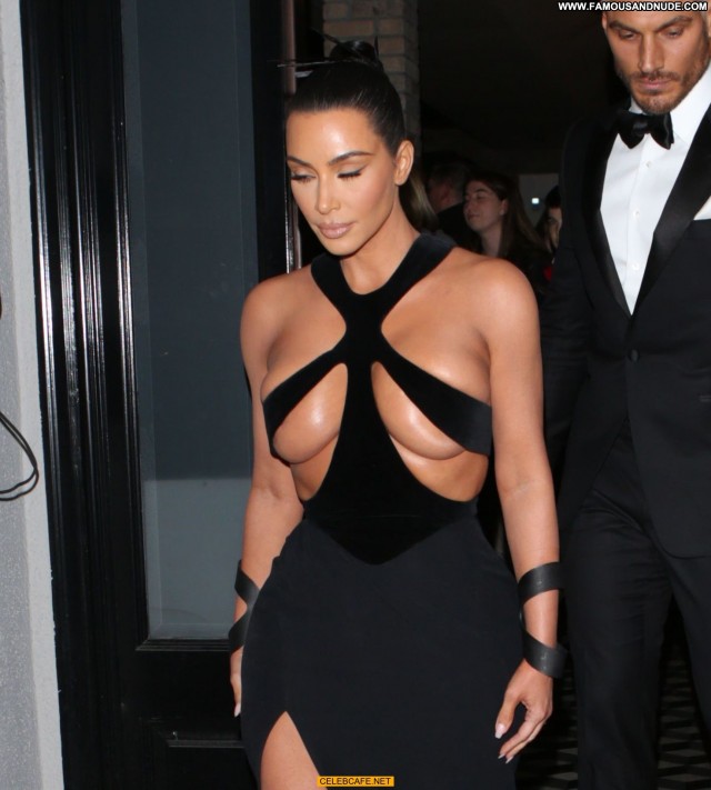 Kim Kardashian No Source Topless Beautiful Toples Babe Celebrity
