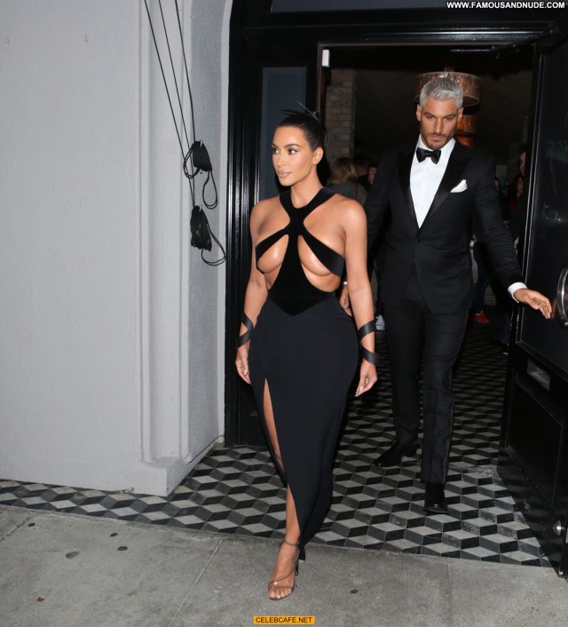 Kim Kardashian No Source Beautiful Toples Babe Posing Hot Celebrity