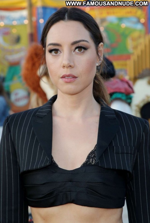 Aubrey Plaza No Source Babe Beautiful Posing Hot Resort Paparazzi