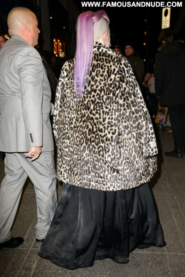 Kelly Osbourne New York Posing Hot Paparazzi Celebrity Babe New York