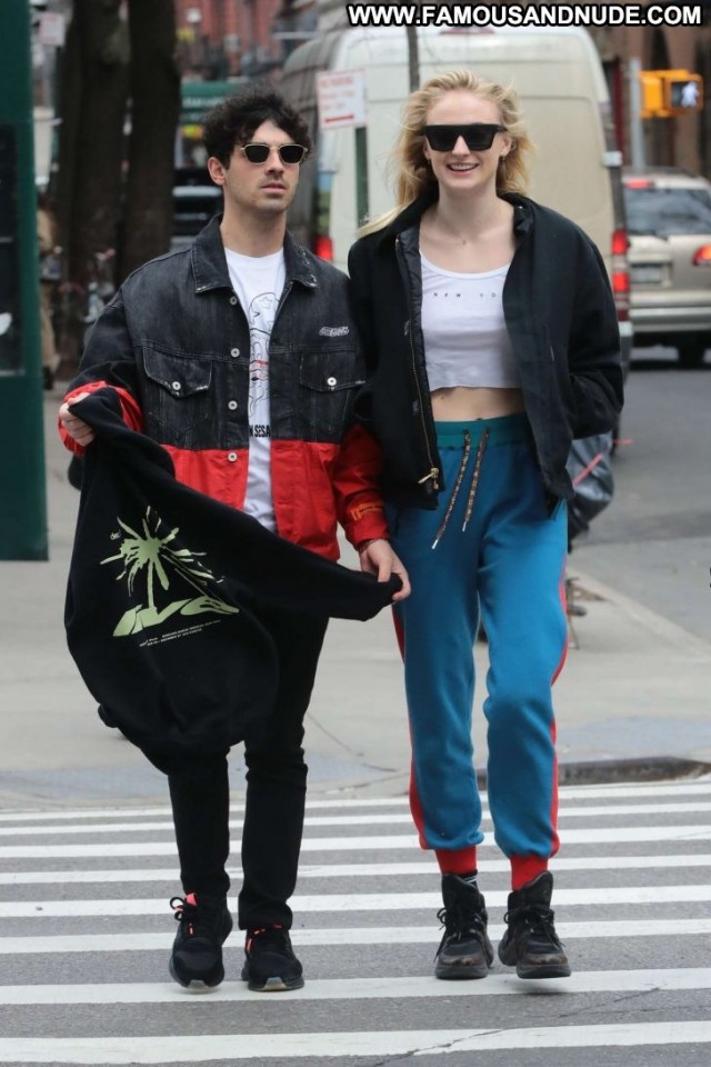 Sophie Turner New York Paparazzi Posing Hot New York Babe Beautiful