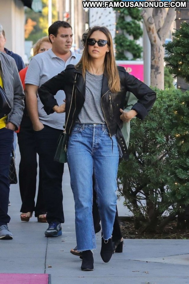 Jessica Alba Beverly Hills  Paparazzi Beautiful Posing Hot Babe