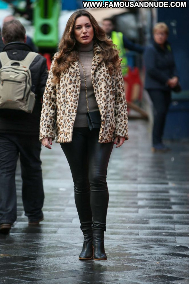 Kelly Brook No Source Paparazzi London Celebrity Babe Posing Hot