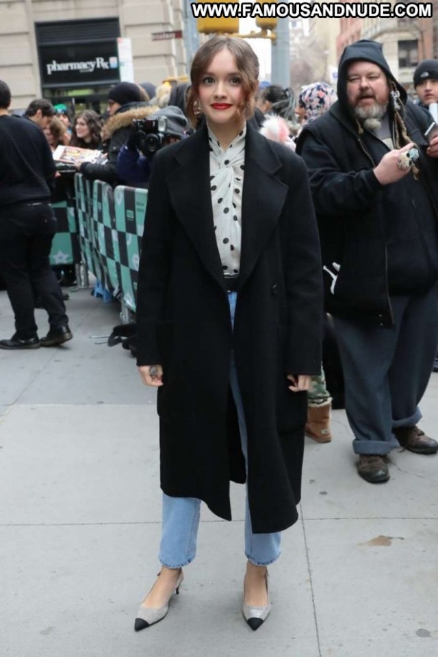 Olivia Cooke New York Posing Hot Babe New York Celebrity Beautiful