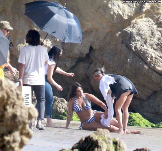 Ashley Graham The Beach In Malibu Posing Hot Videos Malibu Celebrity