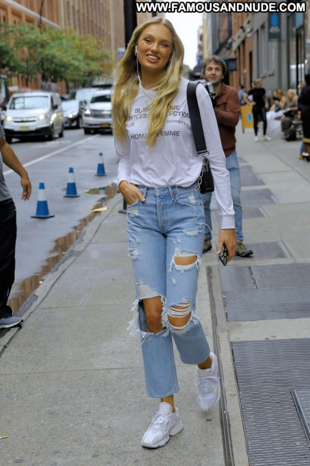 Romee Strijd New York Posing Hot Jeans New York Babe Paparazzi