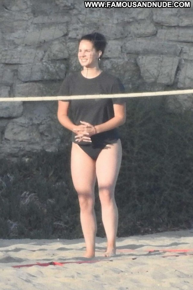 Lana Del Rey The Beach In Malibu Beach Malibu Bikini Volleyball