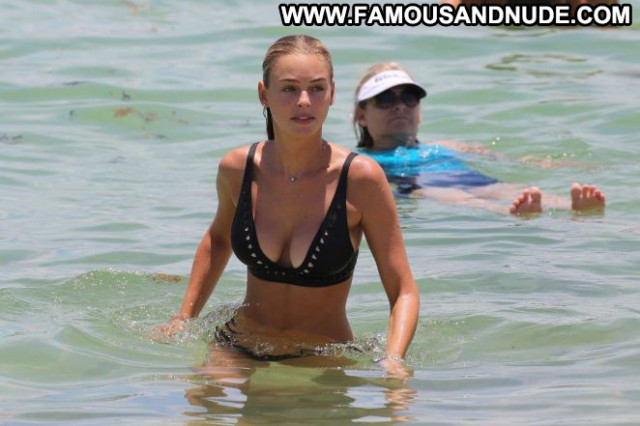 Elizabeth Turner The Beach Posing Hot Bikini Beach Beautiful Black