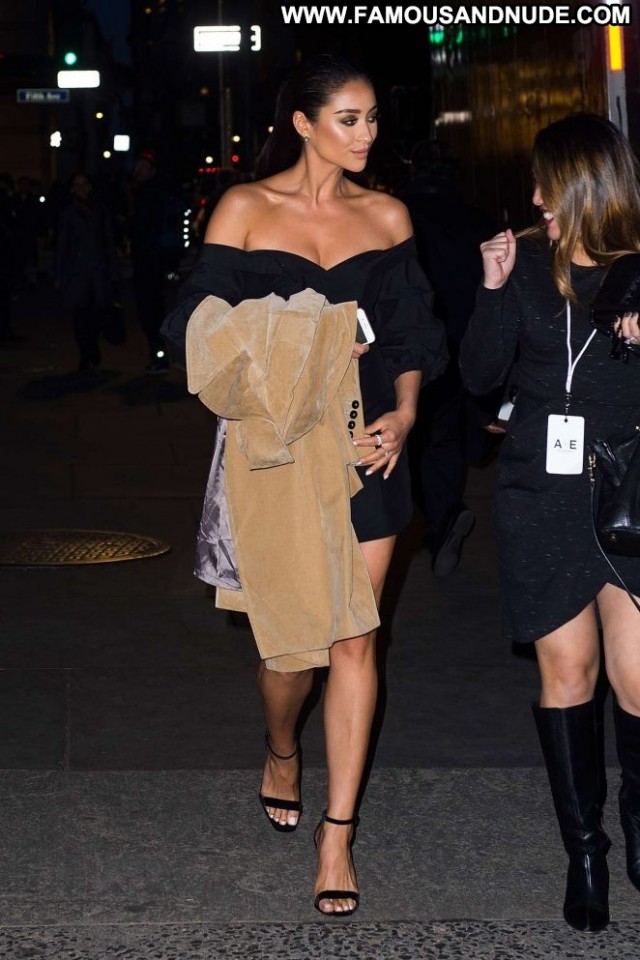 Shay Mitchel No Source Babe Posing Hot Beautiful Paparazzi Nyc