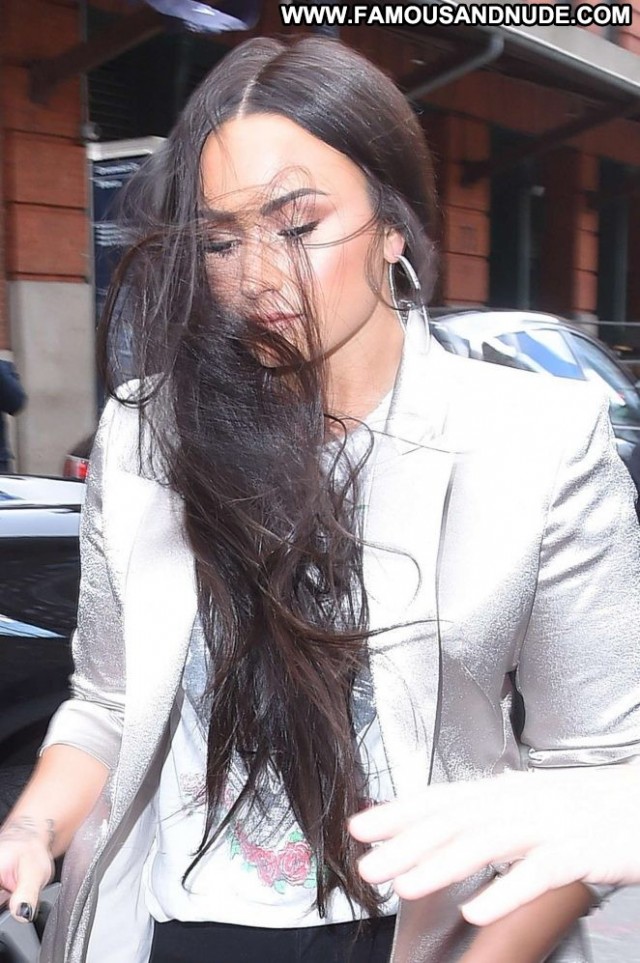 Demi Lovato No Source Posing Hot Hotel Nyc Hot Beautiful Paparazzi