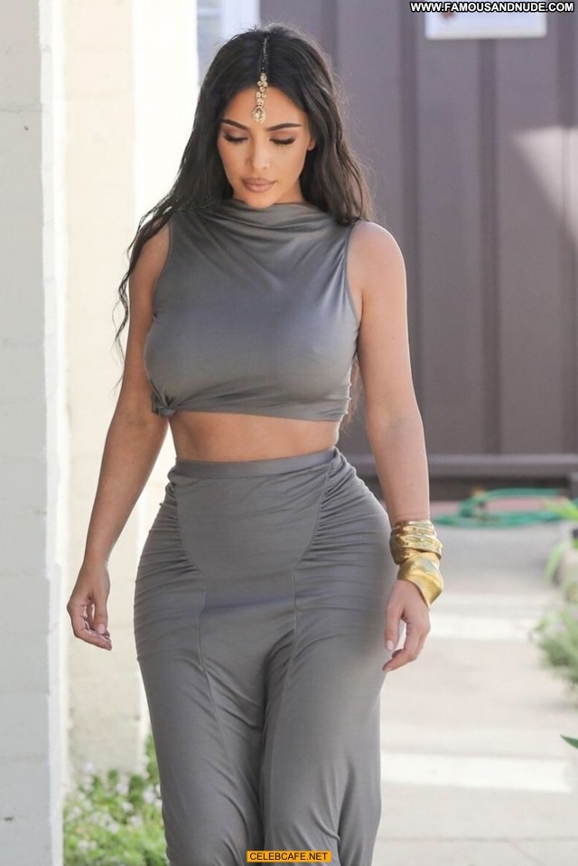 Kim Kardashian A Wedding Posing Hot Pokies Wedding Celebrity