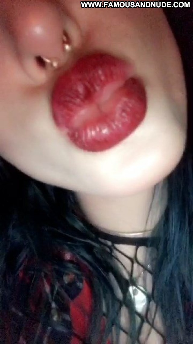 Bella Thorne No Source Posing Hot Snapchat Sex Singer Twitter