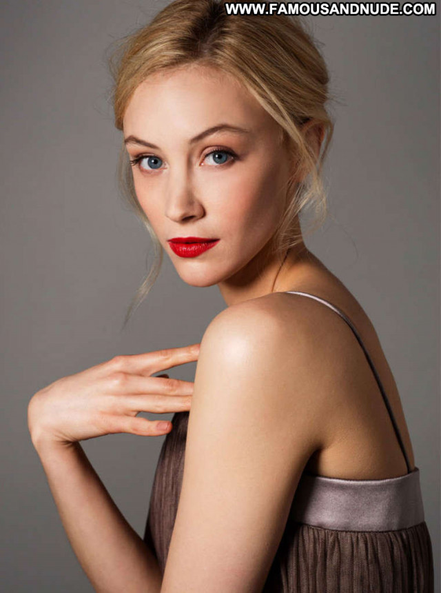 Sarah Gadon New York Paparazzi Celebrity New York Babe Beautiful