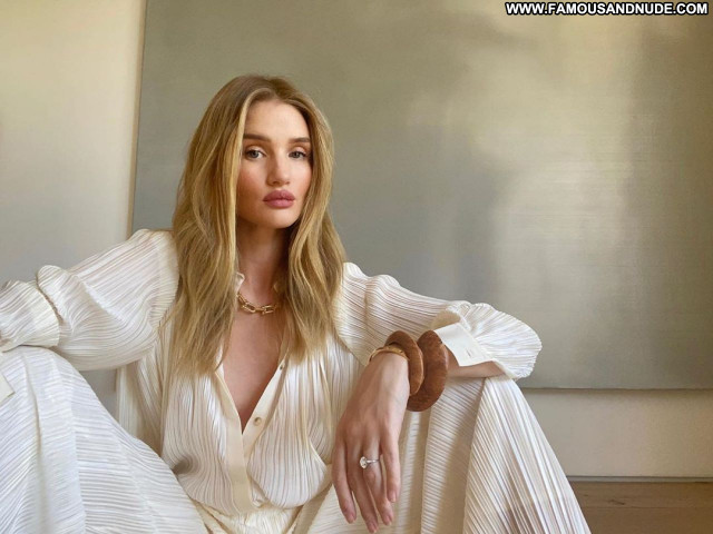 Rosie Huntington No Source Babe Celebrity Sexy Beautiful Posing Hot