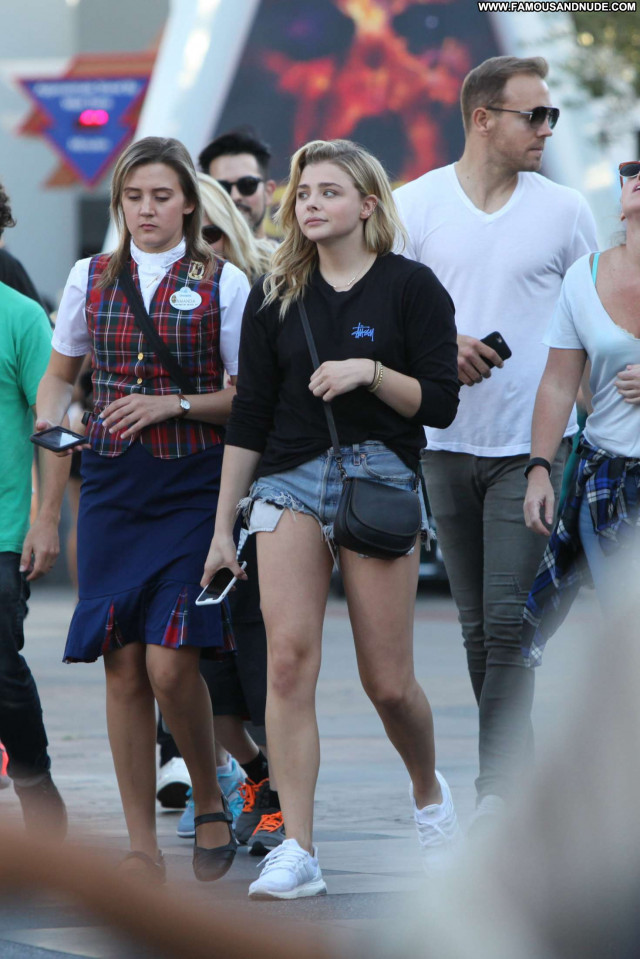 Chloe Moretz No Source Shorts Paparazzi Babe Posing Hot Beautiful