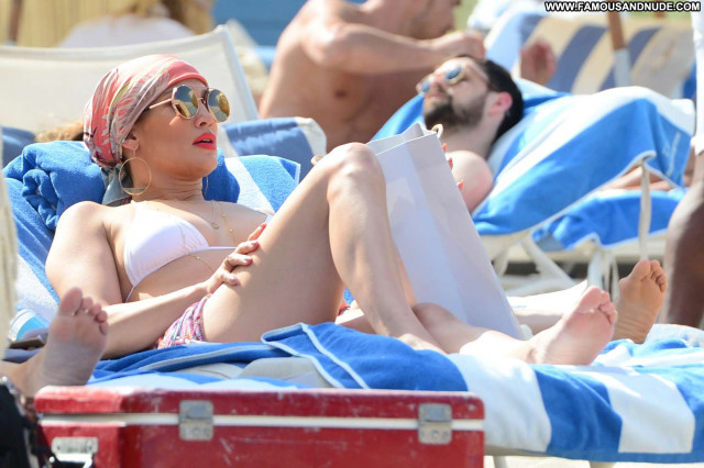 Jennifer Lopez The Beach Posing Hot Babe Bikini Paparazzi Beautiful