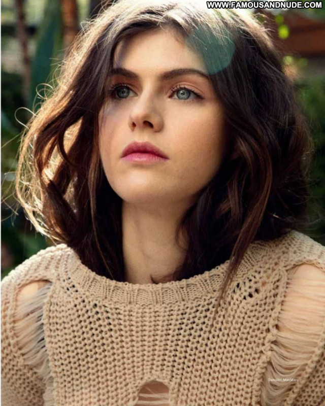 Alexandra Daddario No Source Posing Hot Babe Sexy Celebrity Beautiful