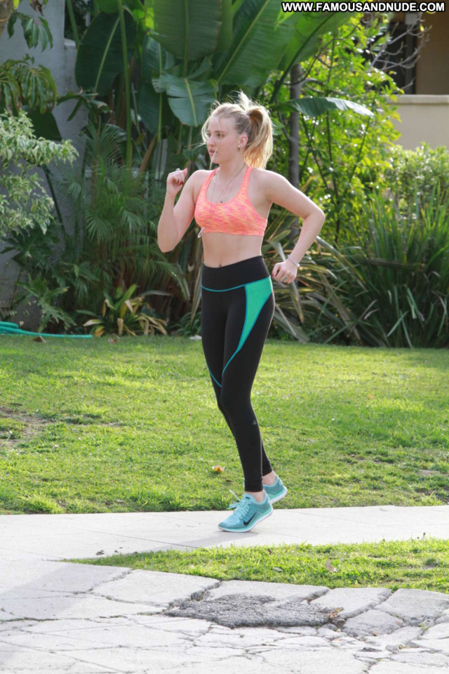 Veronica Dunne Jogging Paparazzi Celebrity Posing Hot