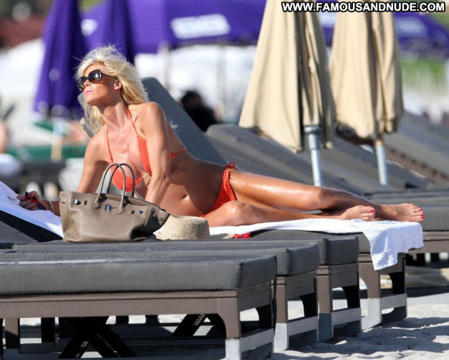 Victoria Silvstedt No Source  Posing Hot Bikini Paparazzi Babe Candid