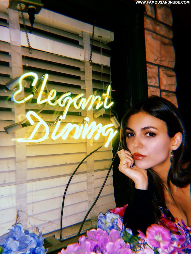 Victoria Justice No Source Celebrity Posing Hot Babe Sexy Beautiful