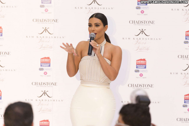 Kim Kardashian No Source Posing Hot Fat Paparazzi Babe Celebrity