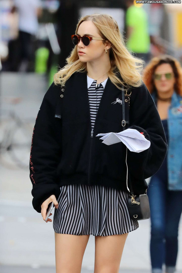 Suki Waterhouse New York Beautiful Celebrity Babe Posing Hot New York