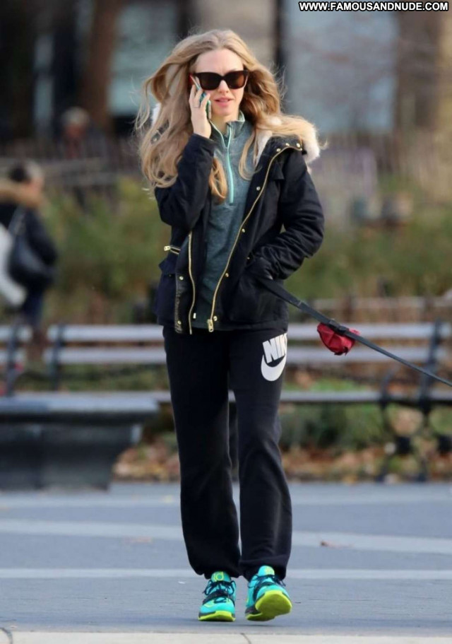 Amanda Seyfried New York Celebrity Paparazzi Babe Posing Hot New York