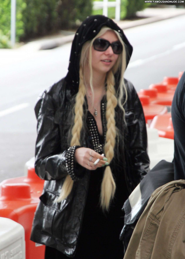 Taylor Momsen No Source Mom Celebrity Babe Posing Hot Beautiful