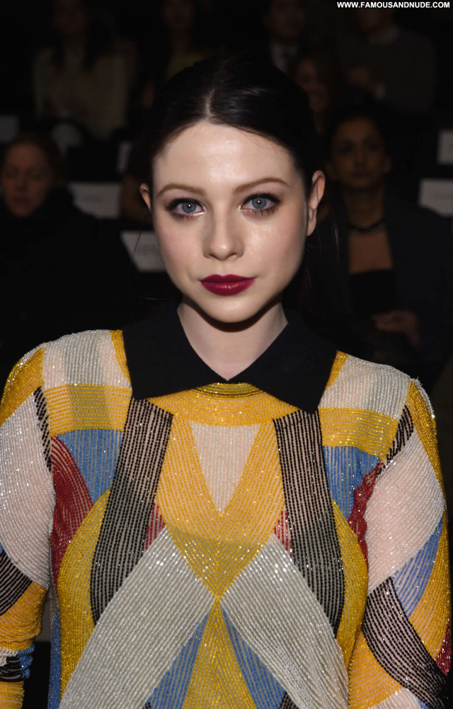 Michelle Trachtenberg Fashion Show Nyc Babe Celebrity Posing Hot