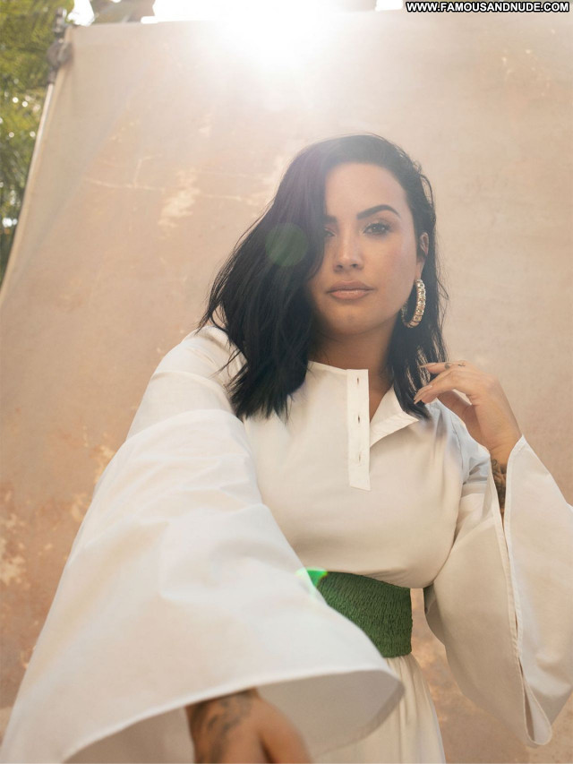 Demi Lovato No Source Posing Hot Celebrity Sexy Babe Beautiful