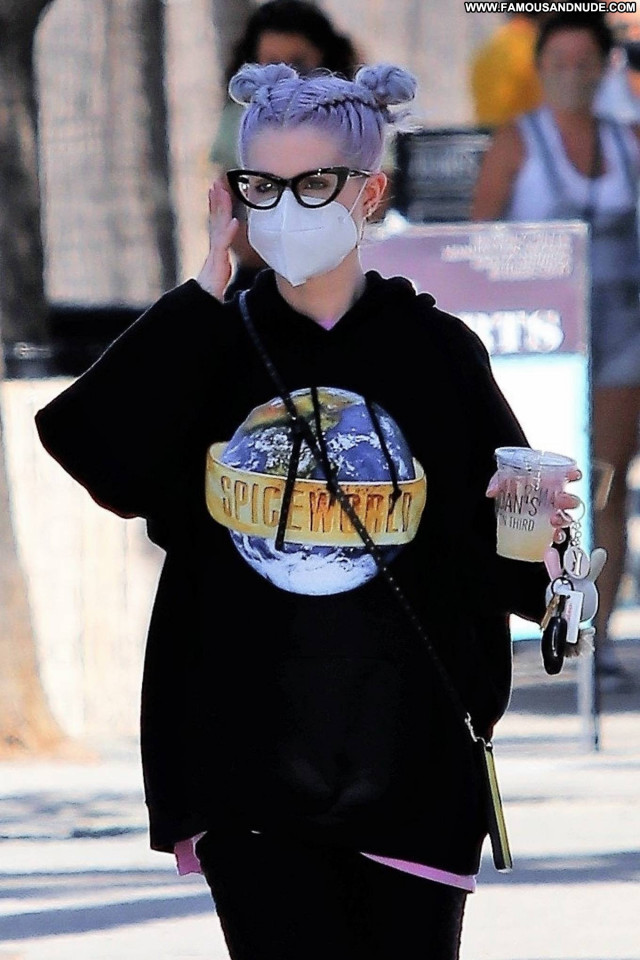 Kelly Osbourne Los Angeles Paparazzi Beautiful Posing Hot Babe