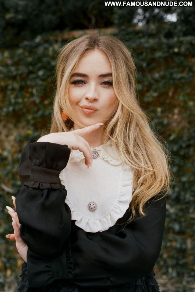 Sabrina Carpenter No Source Sexy Posing Hot Celebrity Babe Beautiful