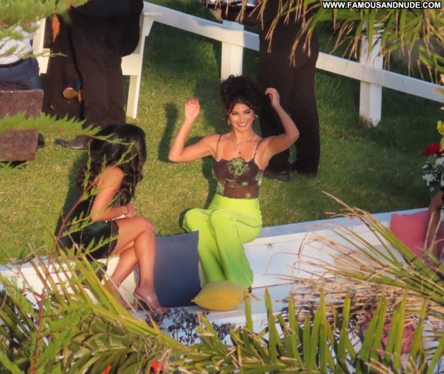 Bebe Rexha A House Beautiful Posing Hot Paparazzi Celebrity Babe
