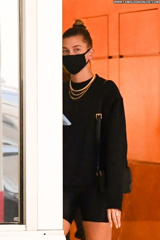 Hailey Bieber No Source Babe Posing Hot Celebrity Sexy Beautiful