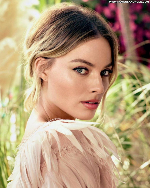 Margot Robbie Once Upon A Time Paparazzi Babe Posing Hot Celebrity