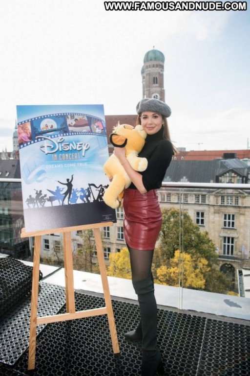 Kirbie Johnson Paparazzi Babe Beautiful Celebrity Straight Posing Hot