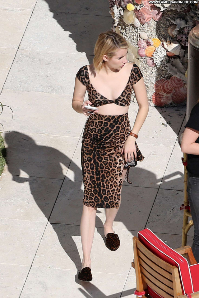 Emma Roberts Miami Beach Beautiful Celebrity Posing Hot Babe Paparazzi